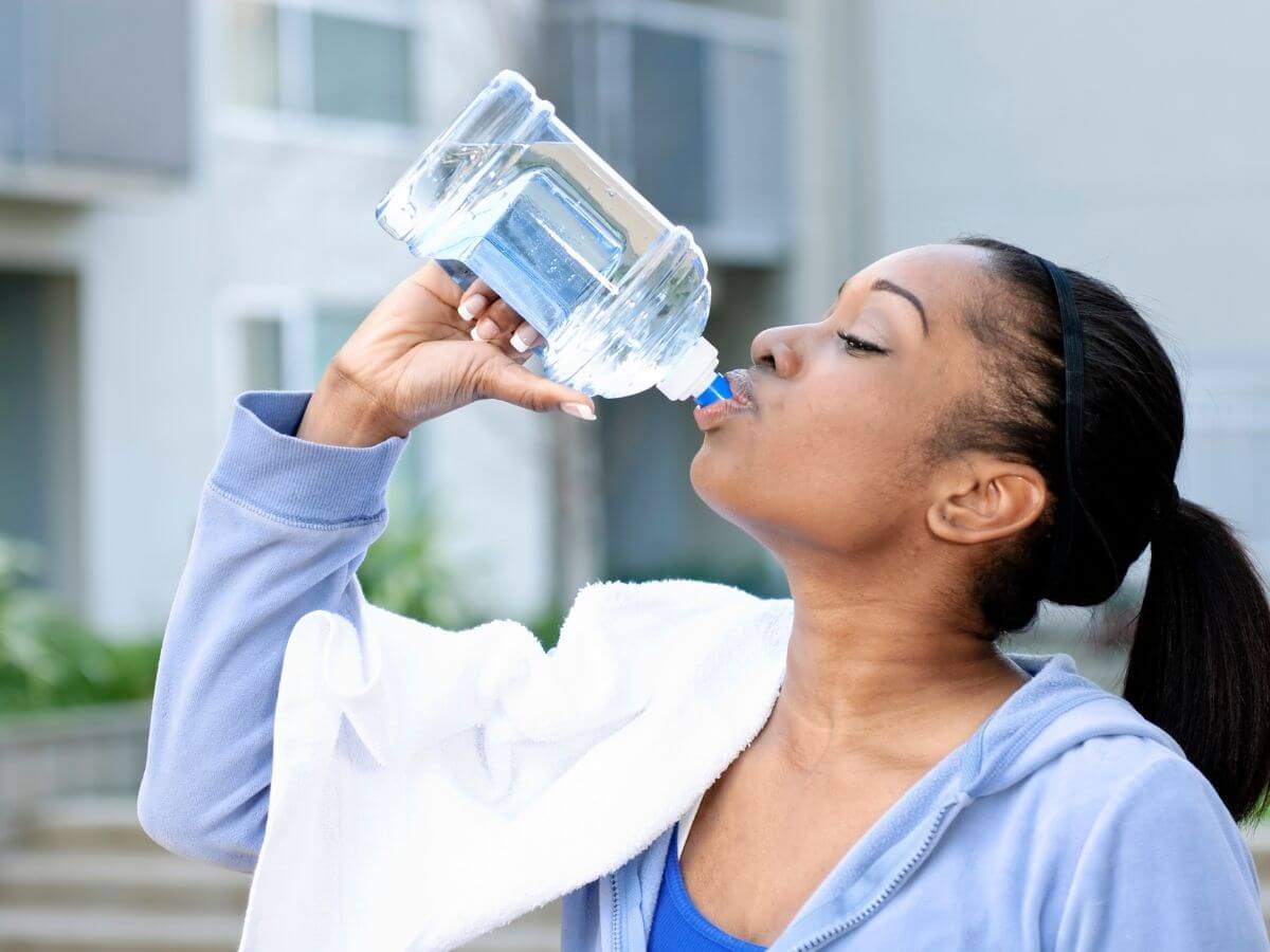 水をたくさん飲むと痩せる理由!